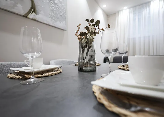 2 Bdr - Saphire, Right Near Schoenbrunn Palace Vienna