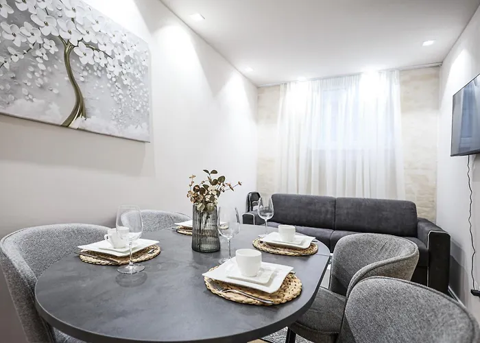 2 Bdr - Saphire, Right Near Schoenbrunn Palace Apartment Vienna