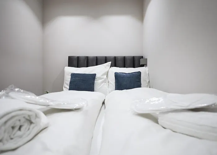 2 Bdr - Saphire, Right Near Schoenbrunn Palace * Vienna