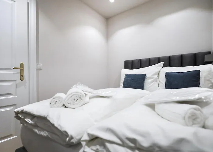 Apartment 2 Bdr - Saphire, Right Near Schoenbrunn Palace