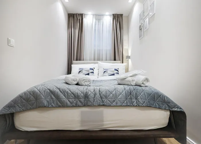 2 Bdr - Saphire, Right Near Schoenbrunn Palace Apartment Vienna