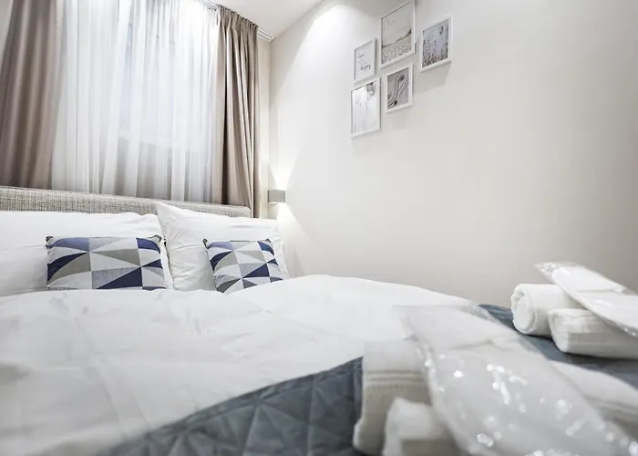 2 Bdr - Saphire, Right Near Schoenbrunn Palace Vienna