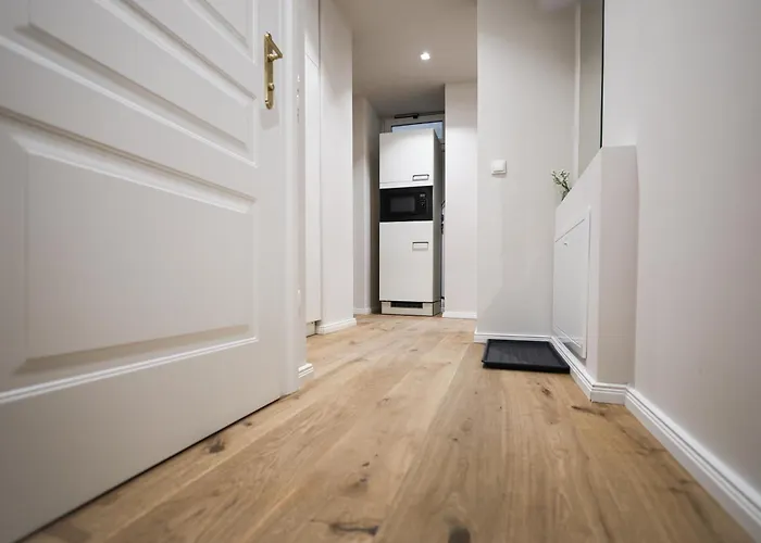 2 Bdr - Saphire, Right Near Schoenbrunn Palace * Vienna
