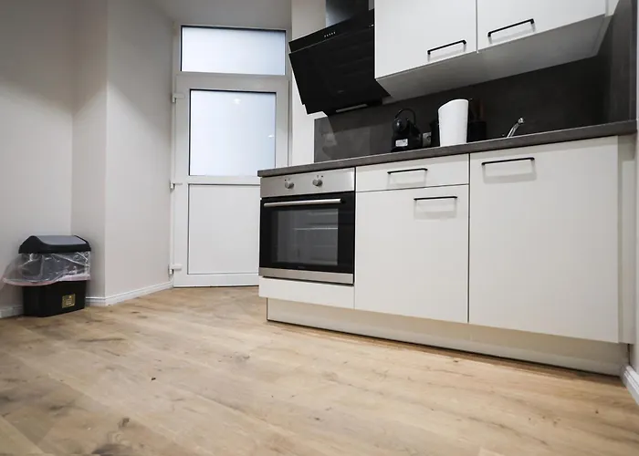 2 Bdr - Saphire, Right Near Schoenbrunn Palace Apartment *