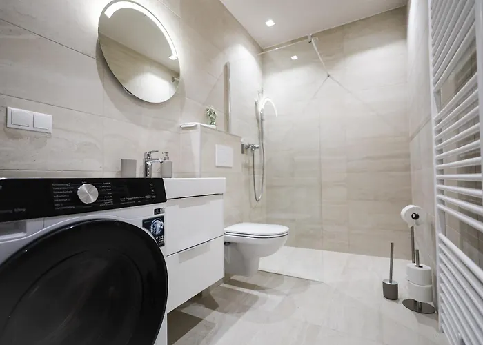 Apartment 2 Bdr - Saphire, Right Near Schoenbrunn Palace
